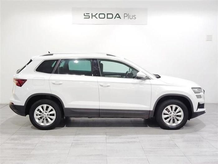 Usado Skoda Karoq Ambition 150 CV (110 kW) 2022 Blanco SUV