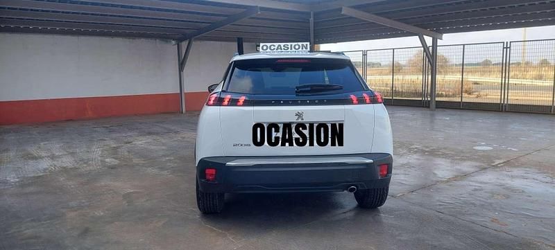 Usado Peugeot 2008 Allure 110 CV (80 kW) 2021 Blanco SUV