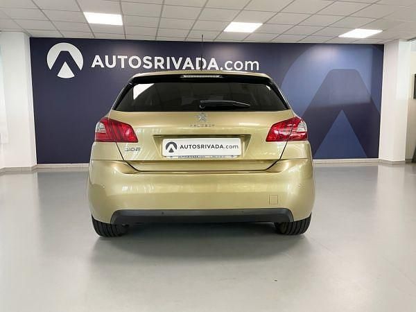Usado Peugeot 308 Style 130 CV (95 kW) 2018 Dorado Utilitario