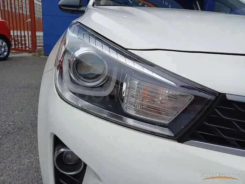 Usado Kia Rio 100 HP (73 kW) 2018 Branco Sedan