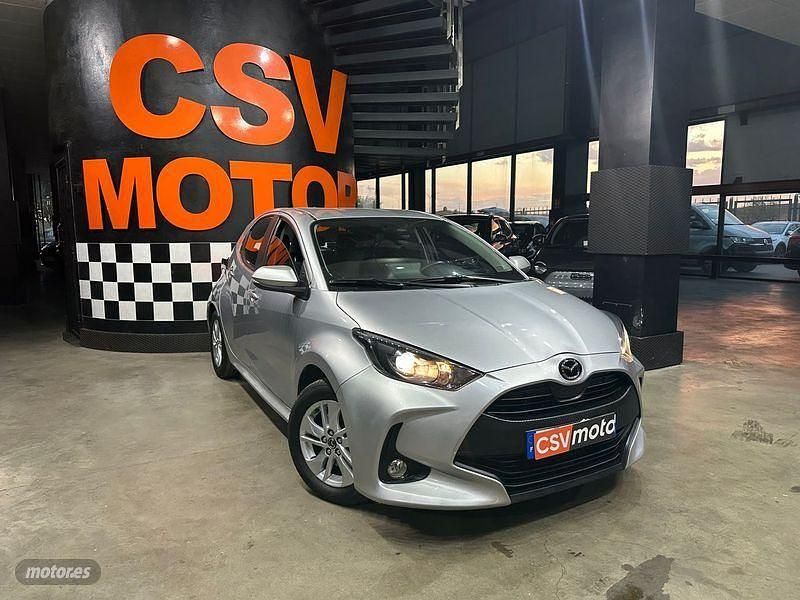Usado Mazda 2 Center-Line 116 CV (85 kW) 2023 Plateado Berlina