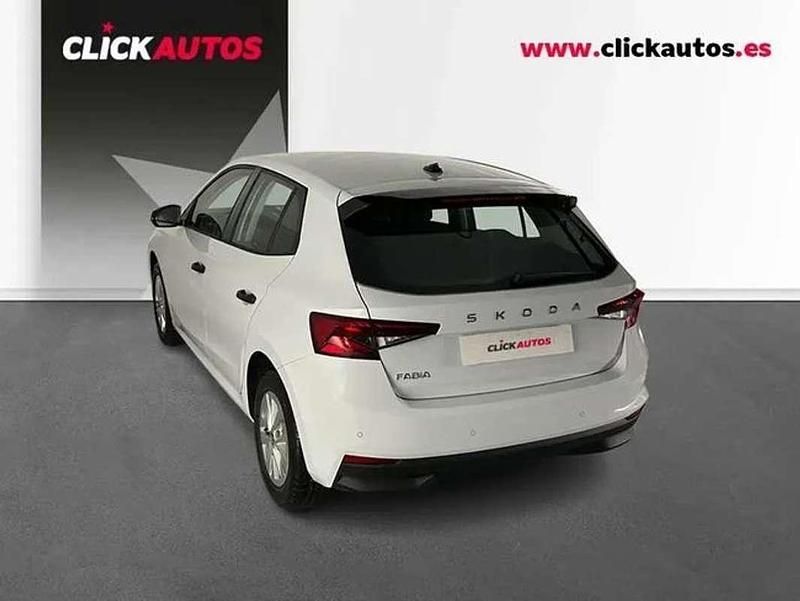 Usado Skoda Fabia Essence 80 CV (58 kW) 2025 Blanco Utilitario