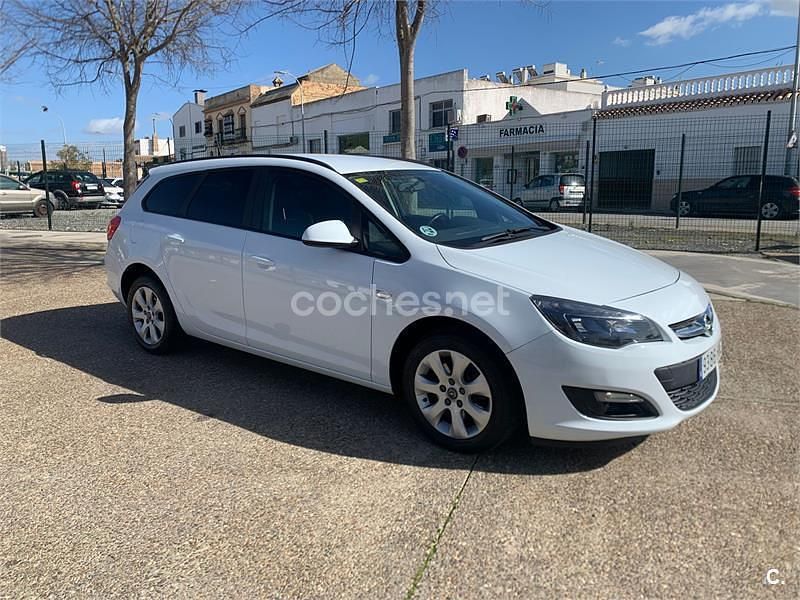 Usado Opel Astra Business 110 CV (80 kW) 2014 Blanco Familiar