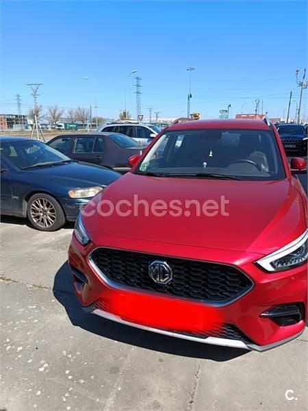 Usado MG ZS Comfort 106 CV (77 kW) 2023 Rojo SUV
