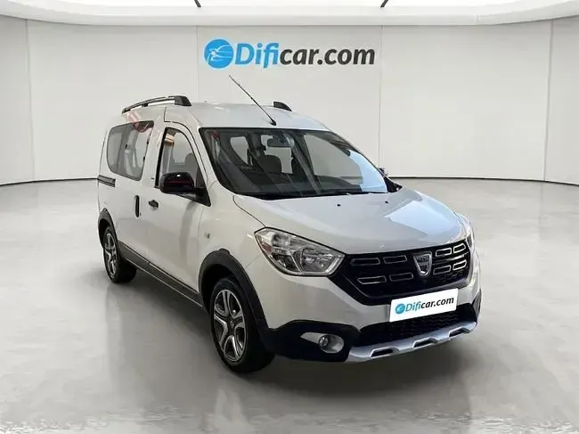 Usado Dacia Dokker Essentiel 131 CV (96 kW) 2019 Blanco Monovolumen