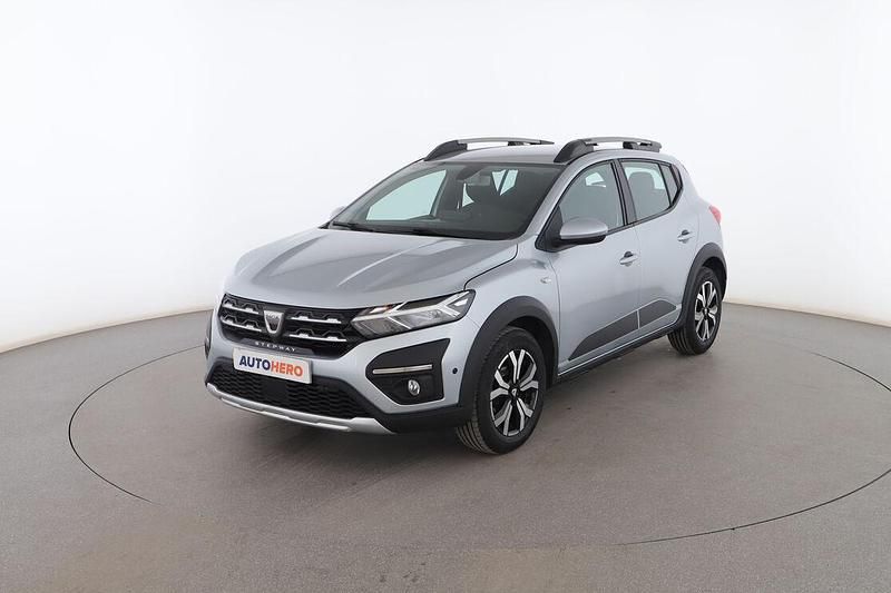 Gris Usado 2021 Dacia Sandero Comfort Utilitario | 14.299 € (Un poco caro) - Imagen 1/3