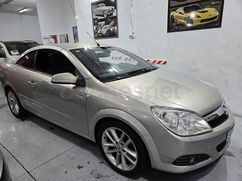 Usado Opel Astra Cabriolet Enjoy 140 CV (102 kW) 2007 Beige Descapotable