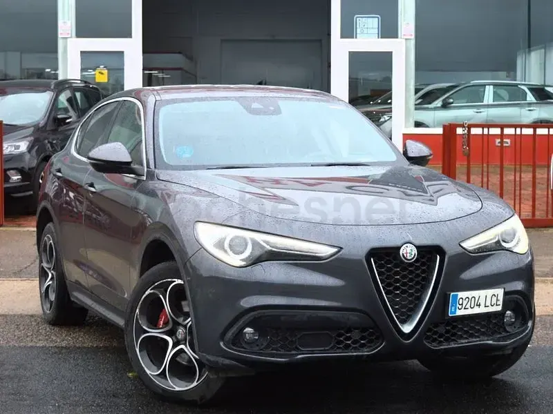 Usado Alfa Romeo Stelvio Executive 210 CV (154 kW) 2019 Gris / plata SUV