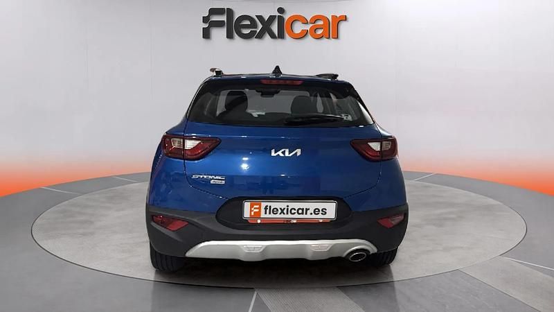 Usado Kia Stonic 101 CV (74 kW) 2022 Azul SUV