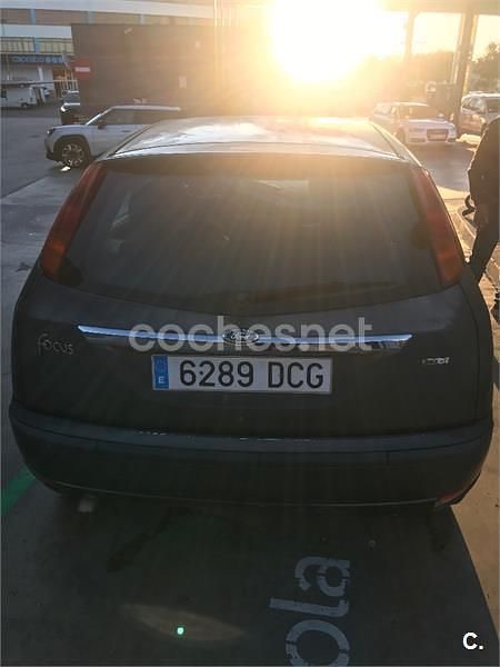 Gris / plata Usado 2004 Ford Focus Trend Berlina | 1600 € (Buen precio) - Imagen 1/4