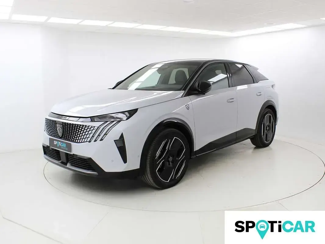 Usado Peugeot e-3008 GT 156 kW (213 CV) 2024 Blanco SUV