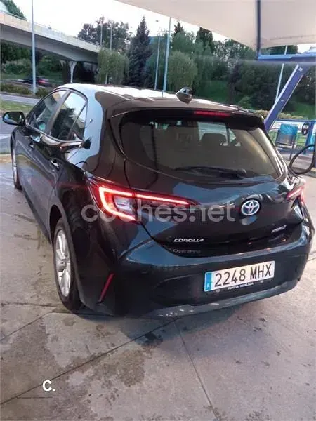 Usado Toyota Corolla Active 140 CV (102 kW) 2023 Negro Berlina