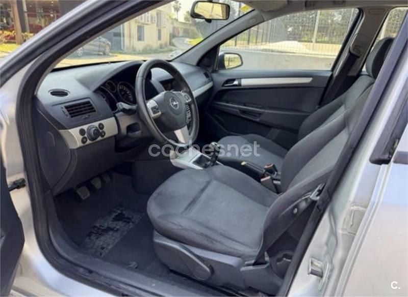 Używany Opel Astra Enjoy 100 KM (73 kW) 2007 Szary Sedan/Limuzyna