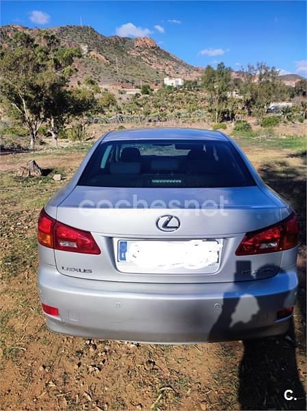 Usado Lexus IS220d Sport Line 177 CV (130 kW) 2007 Gris / plata Berlina