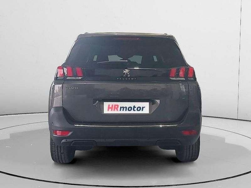 Usado Peugeot 5008 Allure 131 CV (96 kW) 2023 Gris / plata SUV