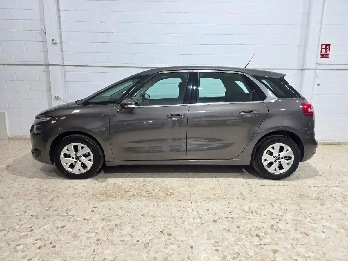 Usado Citroën C4 Picasso Live 120 CV (88 kW) 2016 Gris / plata Monovolumen