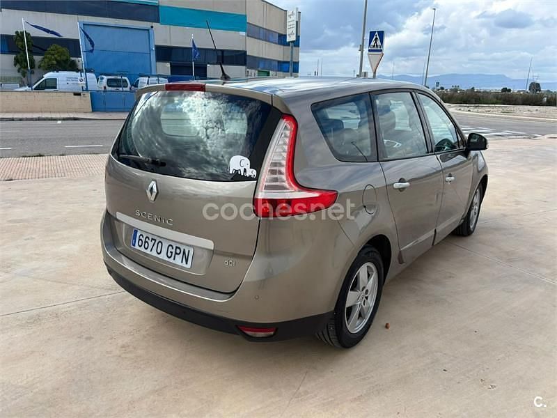 Usado Renault Mégane Dynamique 130 CV (95 kW) 2009 Beige Berlina