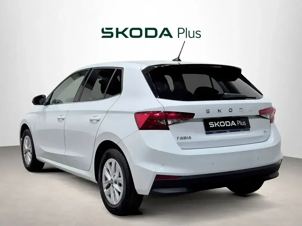 Usado Skoda Fabia Selection 95 CV (69 kW) 2025 Blanco Utilitario