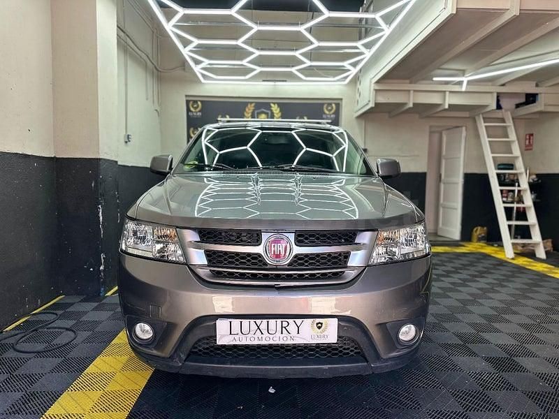 Usado Fiat Freemont Urban 170 CV (125 kW) 2013 Gris / plata SUV