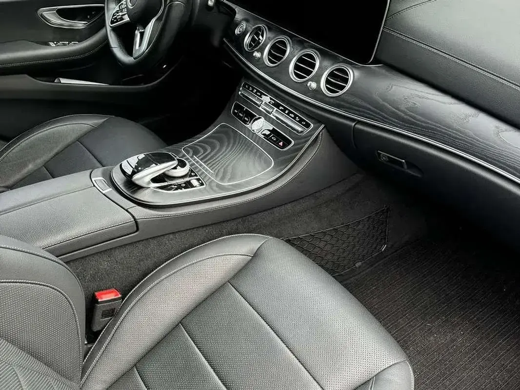 Usado Mercedes E300 306 CV (225 kW) 2019 Negro Familiar