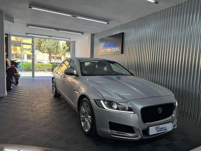Usado Jaguar XF Prestige 300 CV (220 kW) 2017 Plateado Berlina