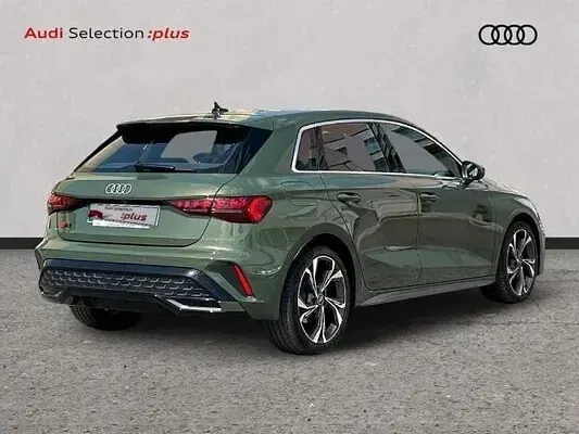 Usado Audi A3 S-Line 150 CV (110 kW) 2025 Verde Berlina