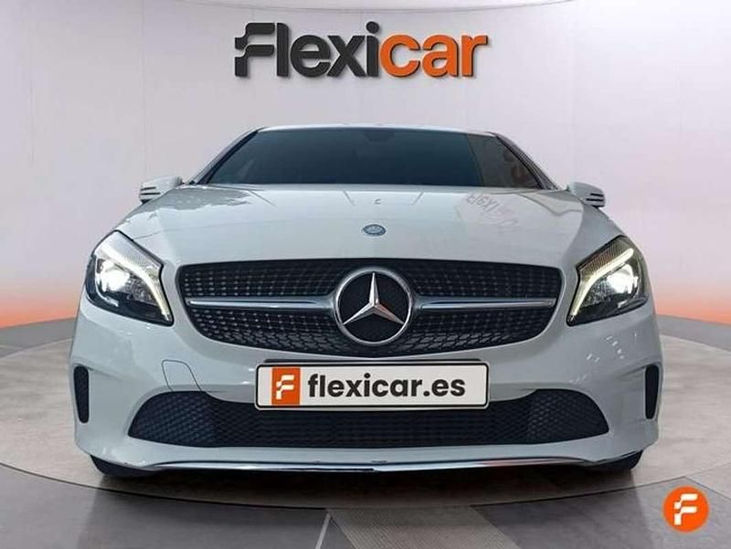 Usado Mercedes A180 Style 109 CV (80 kW) 2015 Blanco Utilitario