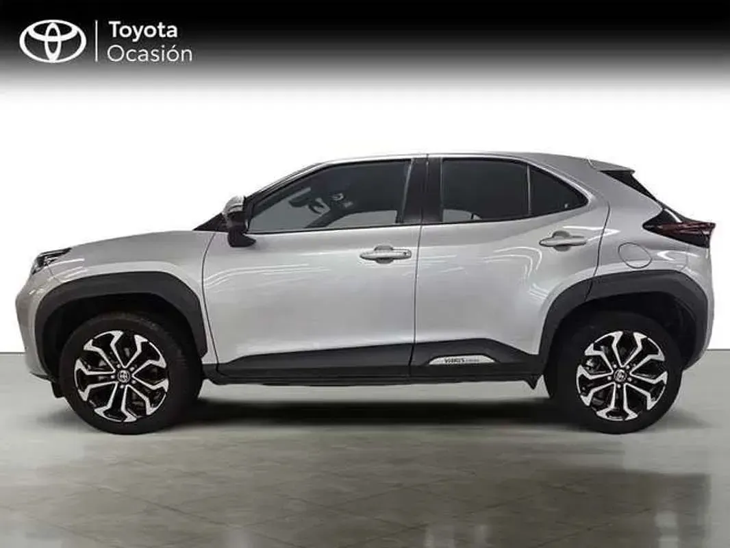 Usado Toyota Yaris Cross Active 132 CV (97 kW) 2025 Gris SUV