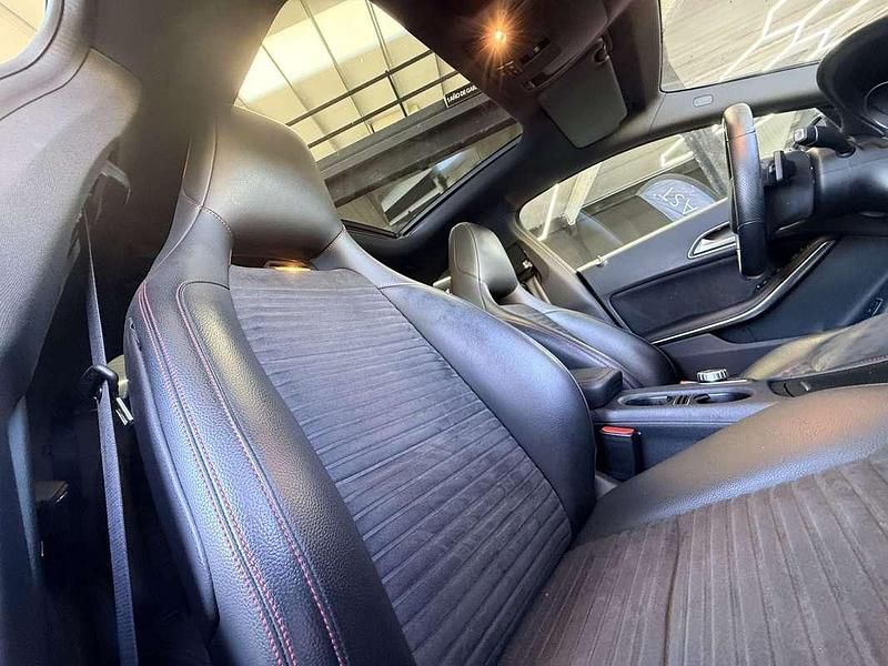 Usado Mercedes CLA220 AMG line 177 CV (130 kW) 2015 Rojo Berlina