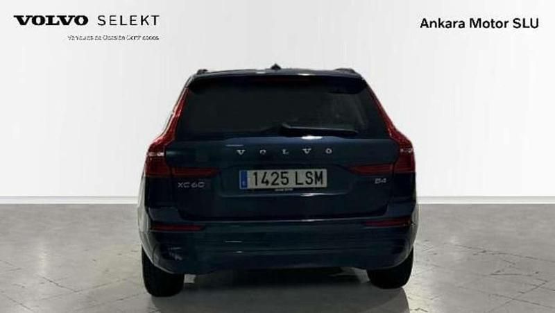 Usado Volvo XC60 Momentum 199 CV (146 kW) 2021 Azul SUV