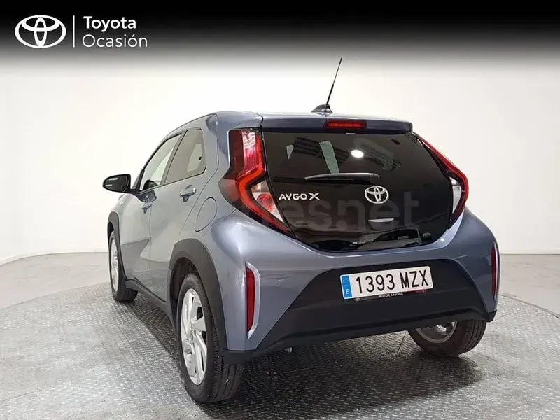Usado Toyota Aygo X Play 72 CV (52 kW) 2025 Gris / plata SUV