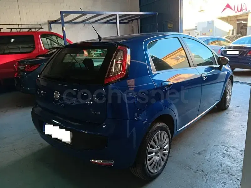 Usado Fiat Punto Evo Dynamic 69 CV (50 kW) 2011 Azul Utilitario
