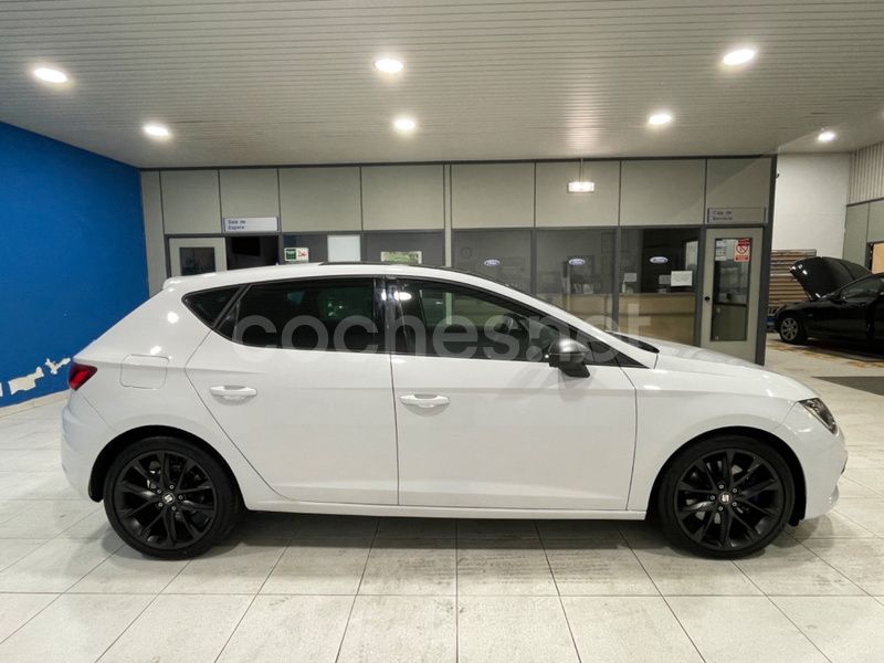 Usado Seat Leon FR 150 CV (110 kW) 2020 Blanco Berlina