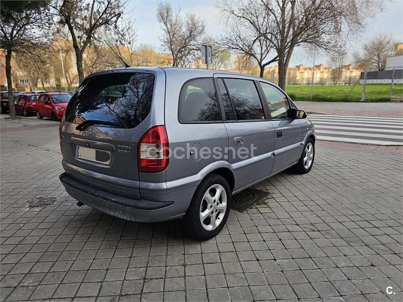Usado Opel Zafira 100 CV (73 kW) 2004 Gris / plata Monovolumen