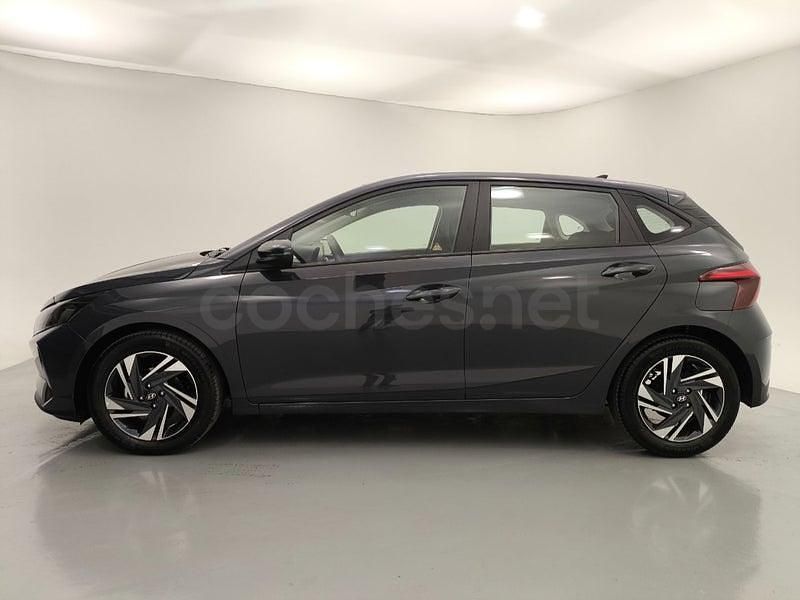 Usado Hyundai i20 84 CV (61 kW) 2023 Gris / plata Berlina