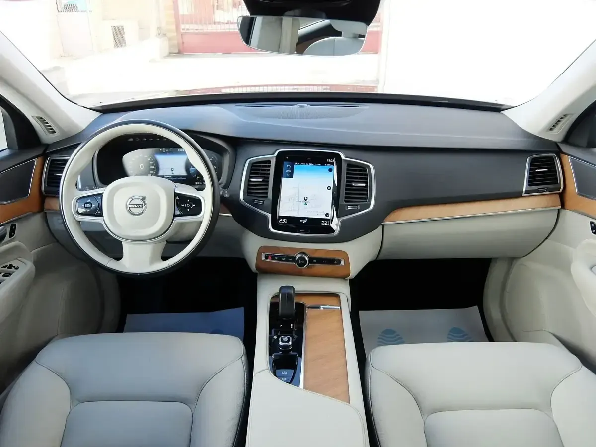 Usado Volvo XC90 Momentum 235 CV (172 kW) 2022 Azul SUV