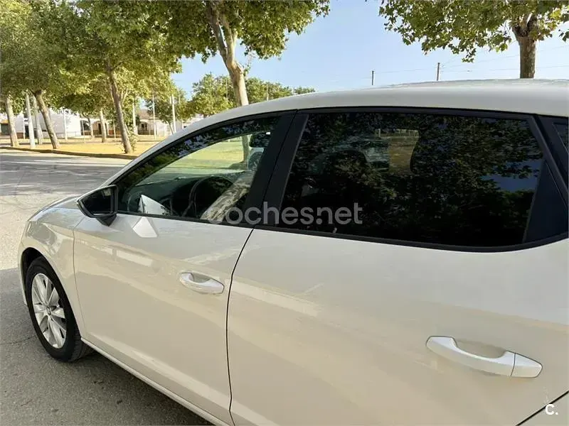 Usado Seat Leon Style 110 CV (80 kW) 2017 Blanco Berlina