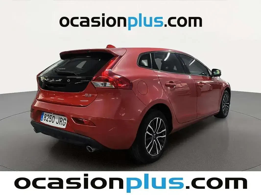 Usado Volvo V40 Momentum 150 CV (110 kW) 2016 Rojo Utilitario