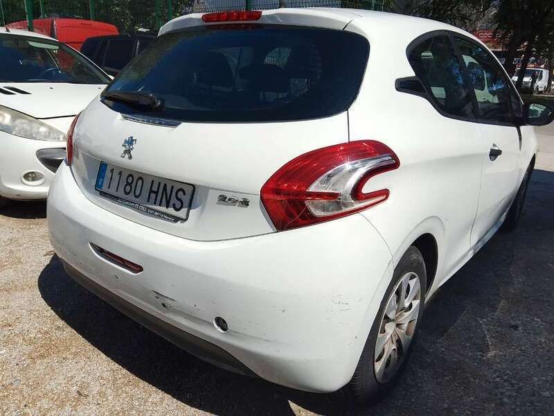 Usado Peugeot 208 Access 82 CV (60 kW) 2013 Blanco Utilitario