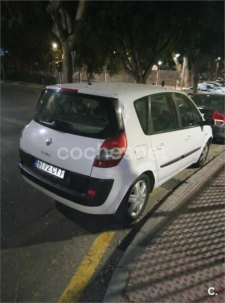 Usado Renault Scénic II Authentique 120 CV (88 kW) 2004 Blanco Monovolumen