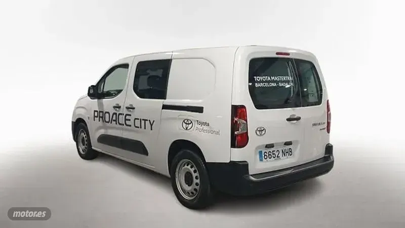 Usado Toyota Proace City City 100 kW (136 CV) 2025 Blanco Monovolumen