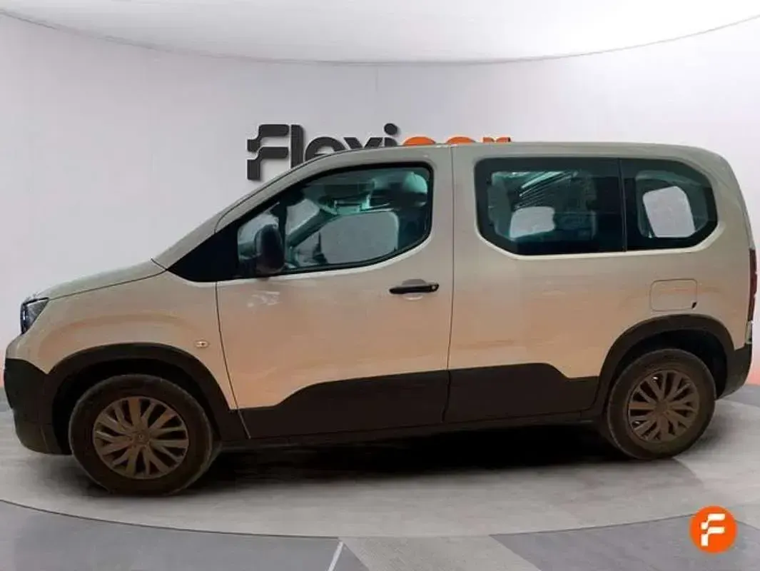 Usado Peugeot Rifter Active 102 CV (75 kW) 2023 Blanco Monovolumen