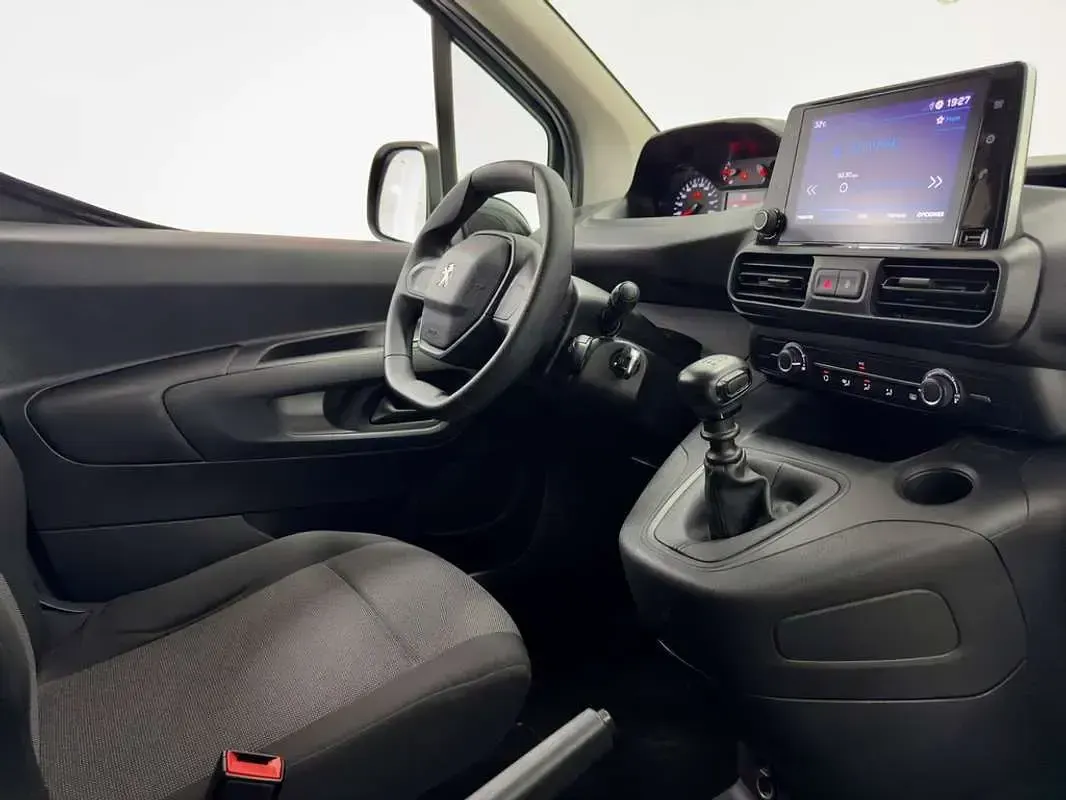 Usado Peugeot Rifter Active 100 CV (73 kW) 2021 Blanco Monovolumen
