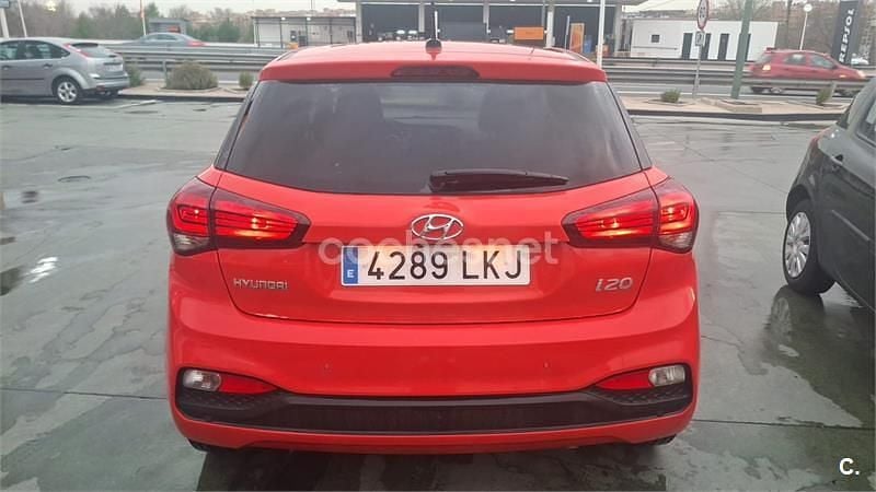Usado Hyundai i20 100 CV (73 kW) 2020 Rojo Utilitario