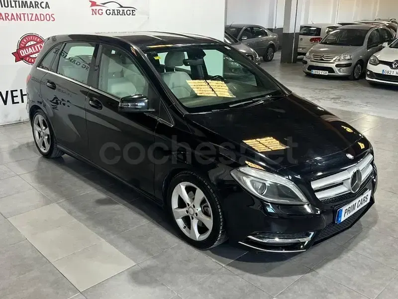 Usado Mercedes B180 109 CV (80 kW) 2014 Negro Monovolumen
