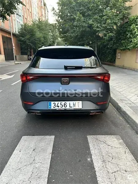 Usado Cupra Leon 245 CV (180 kW) 2021 Gris / plata Familiar