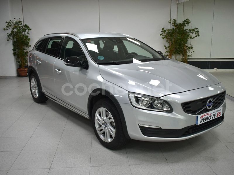 Gris / plata Usado 2018 Volvo V60 CC Familiar | 21.900 € (Precio justo) - Imagen 1/4