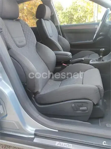 Usado Audi A6 163 CV (119 kW) 2004 Gris / plata Berlina