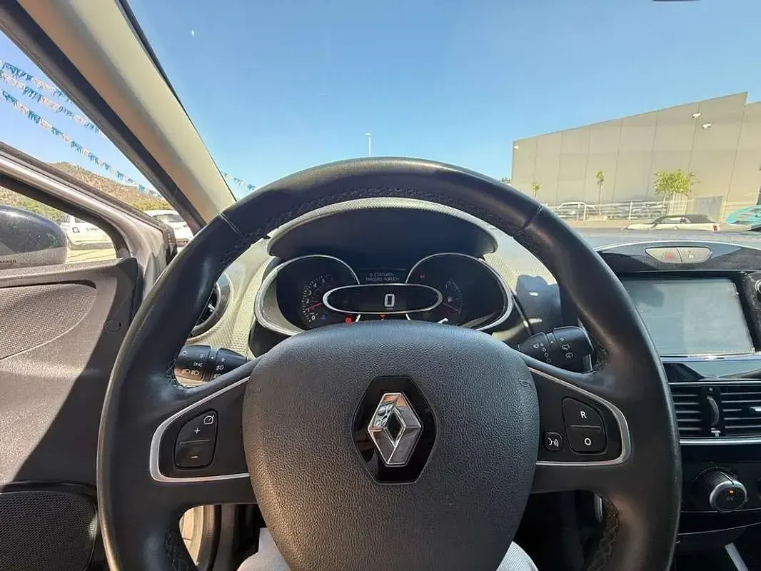 Usado Renault Clio LIMITED 90 CV (66 kW) 2019 Gris Utilitario