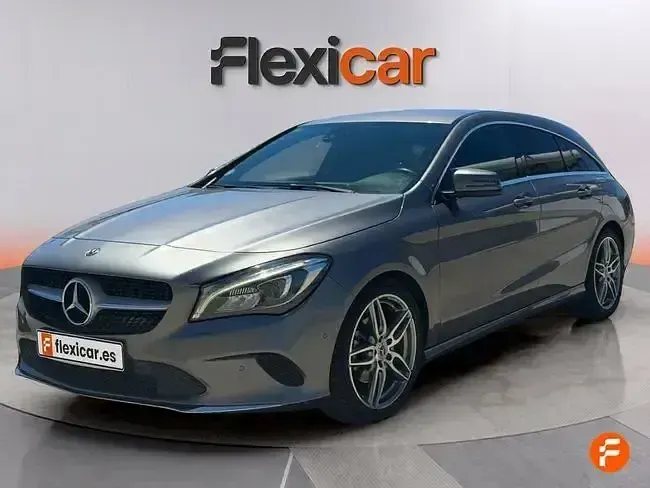 Usado Mercedes CLA180 Shooting Brake 136 CV (100 kW) 2019 Gris Familiar